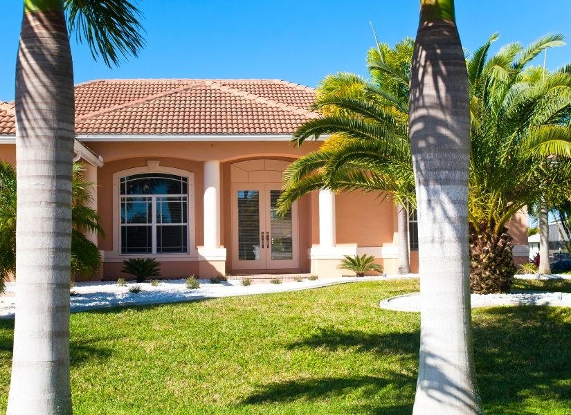 Home in Florida with palm trees out front